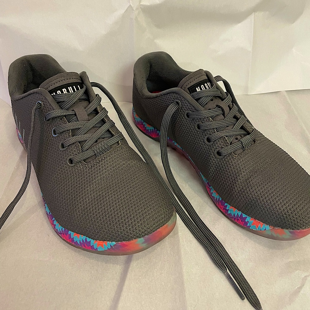 Gray NOBULL Trainers with a pop of color! Never worn, new! Women’s size 8 US.